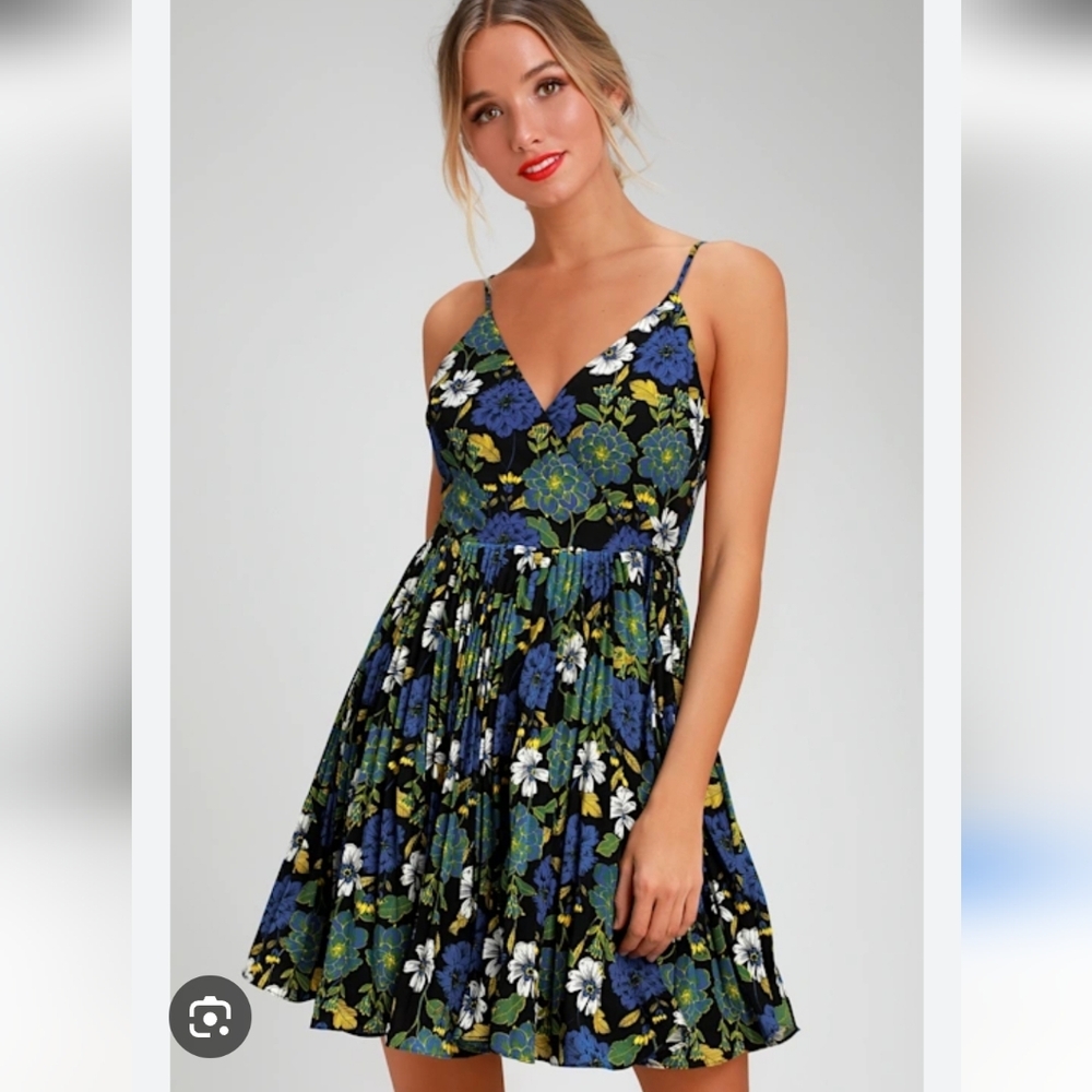 Wander Floral V-Neck Mini Dress in Black, Blue, Green